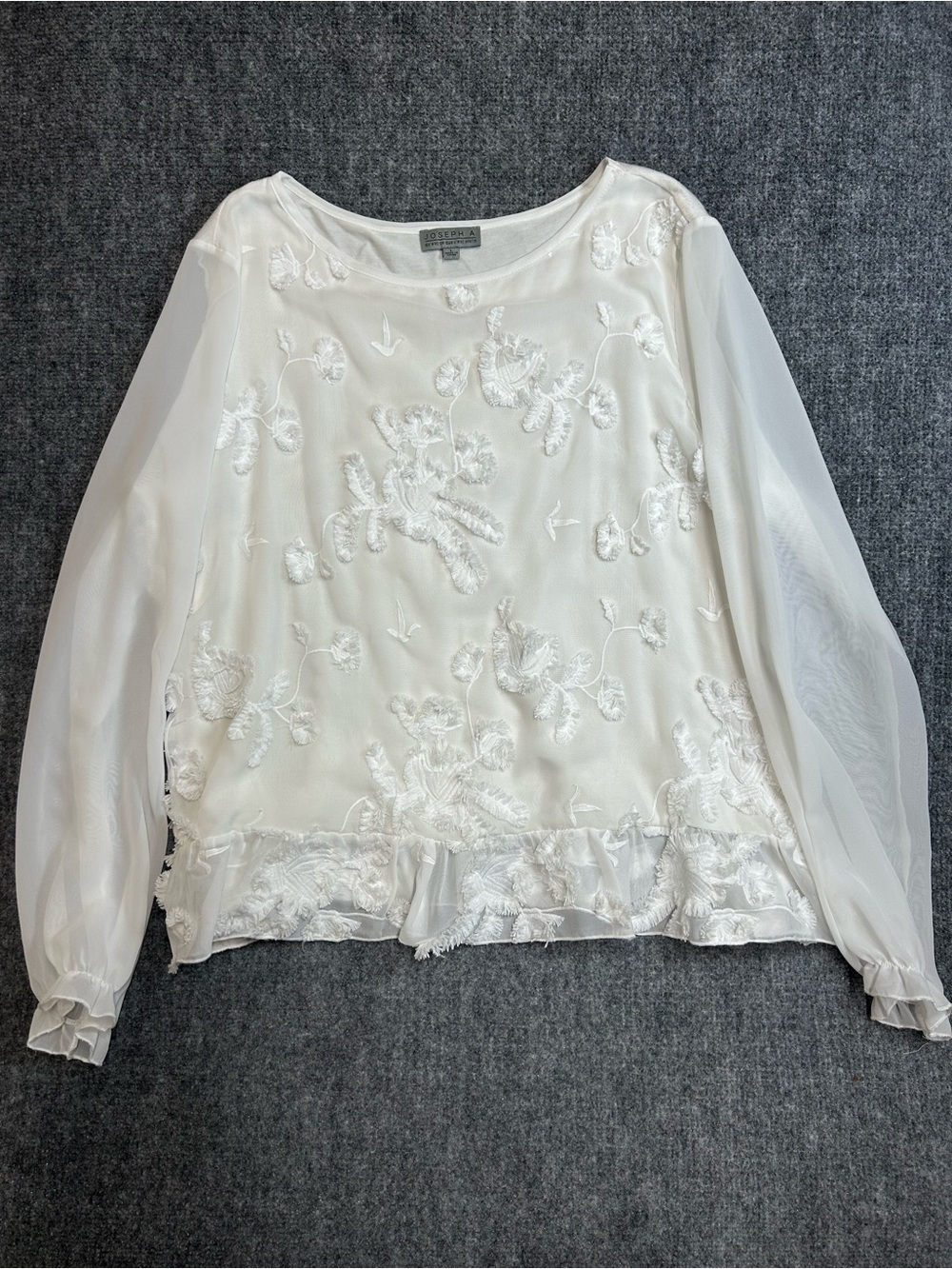 Joseph A Women’s White Embroidered Floral Sheer Sleeve Top size L